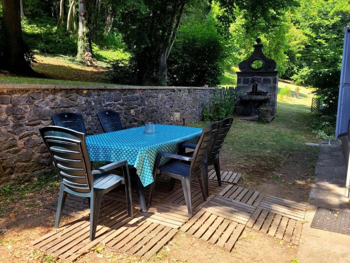 Gites Le Vieux Vinzelles Volvic Exterior photo